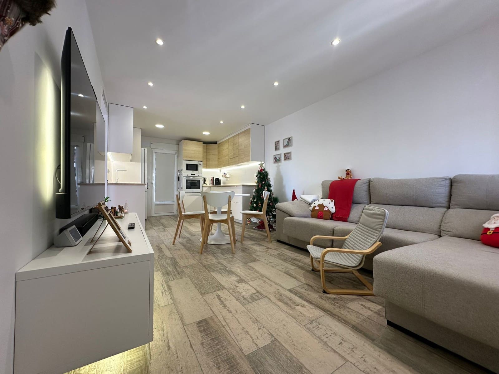 3 soverom Kjedet enebolig til salgs i La Marina med svømmebasseng - € 270 000 (Ref: 9484060)