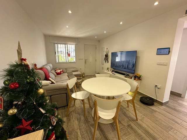 3 soverom Kjedet enebolig til salgs i La Marina, Elche / Elx med svømmebasseng - € 270 000 (Ref: 9484060)