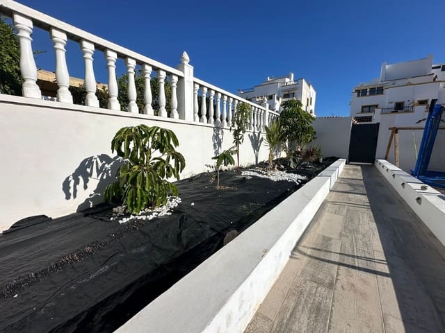 3 soverom Kjedet enebolig til salgs i La Marina, Elche / Elx med svømmebasseng - € 270 000 (Ref: 9484060)