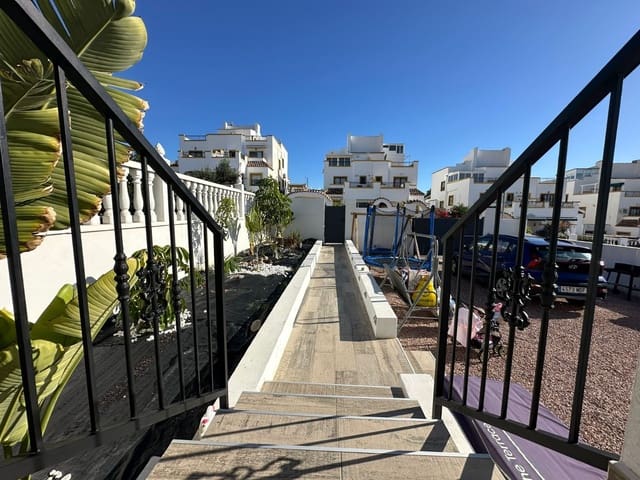 3 soverom Kjedet enebolig til salgs i La Marina, Elche / Elx med svømmebasseng - € 270 000 (Ref: 9484060)