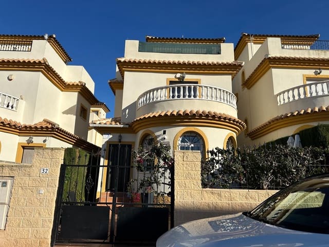 3 slaapkamer Villa te koop in La Marina, Elche / Elx met zwembad - € 195.000 (Ref: 9606387)