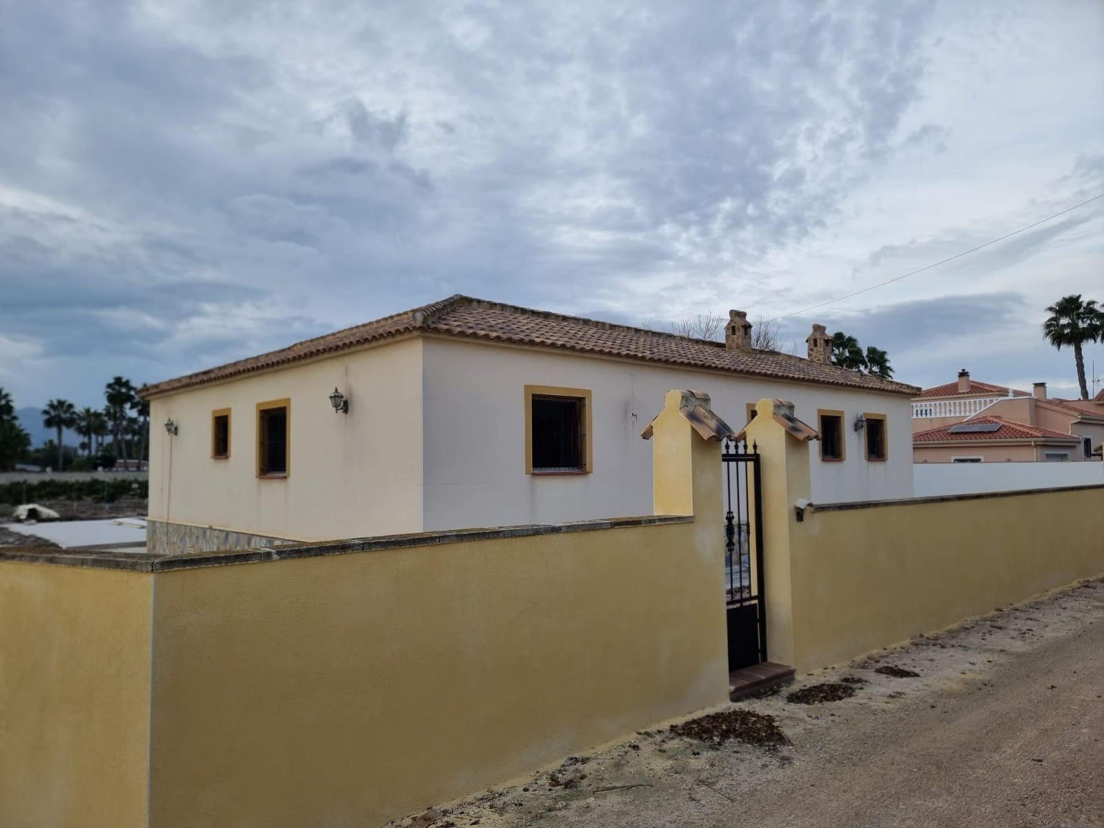 Chalet de 4 habitaciones en Catral en venta con piscina garaje - 340.000 € (Ref: 9630567)