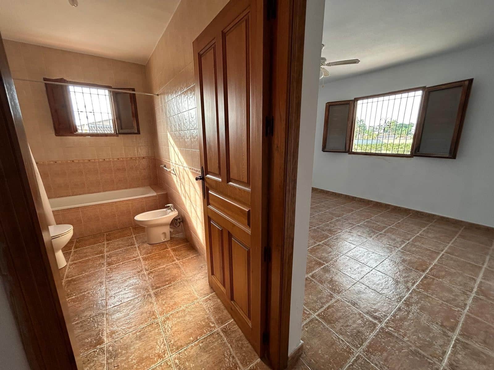 Chalet de 4 habitaciones en Catral en venta con piscina garaje - 340.000 € (Ref: 9630567)