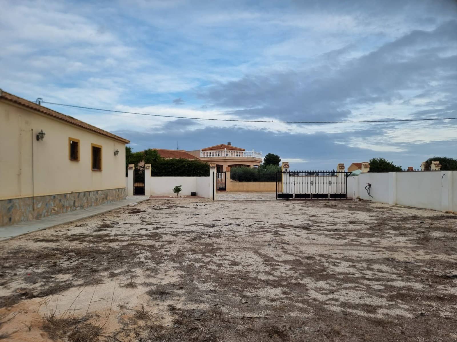 Chalet de 4 habitaciones en Catral en venta con piscina garaje - 340.000 € (Ref: 9630567)