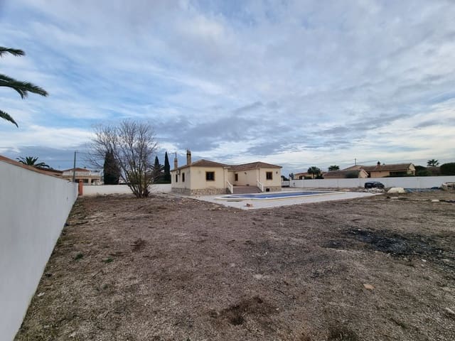 Chalet de 4 habitaciones en Catral en venta con piscina garaje - 340.000 € (Ref: 9630567)