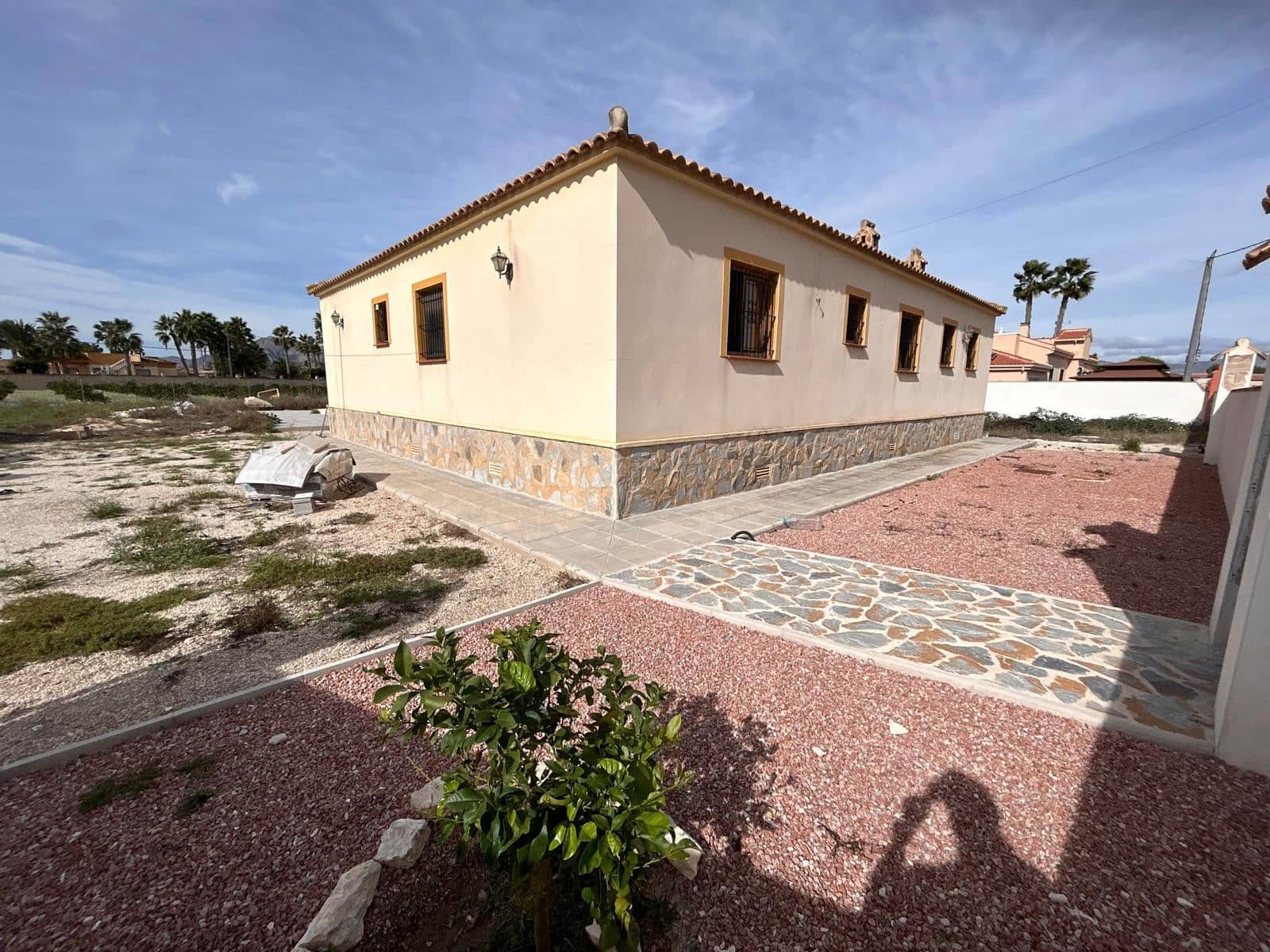 Chalet de 4 habitaciones en Catral en venta con piscina garaje - 340.000 € (Ref: 9630567)