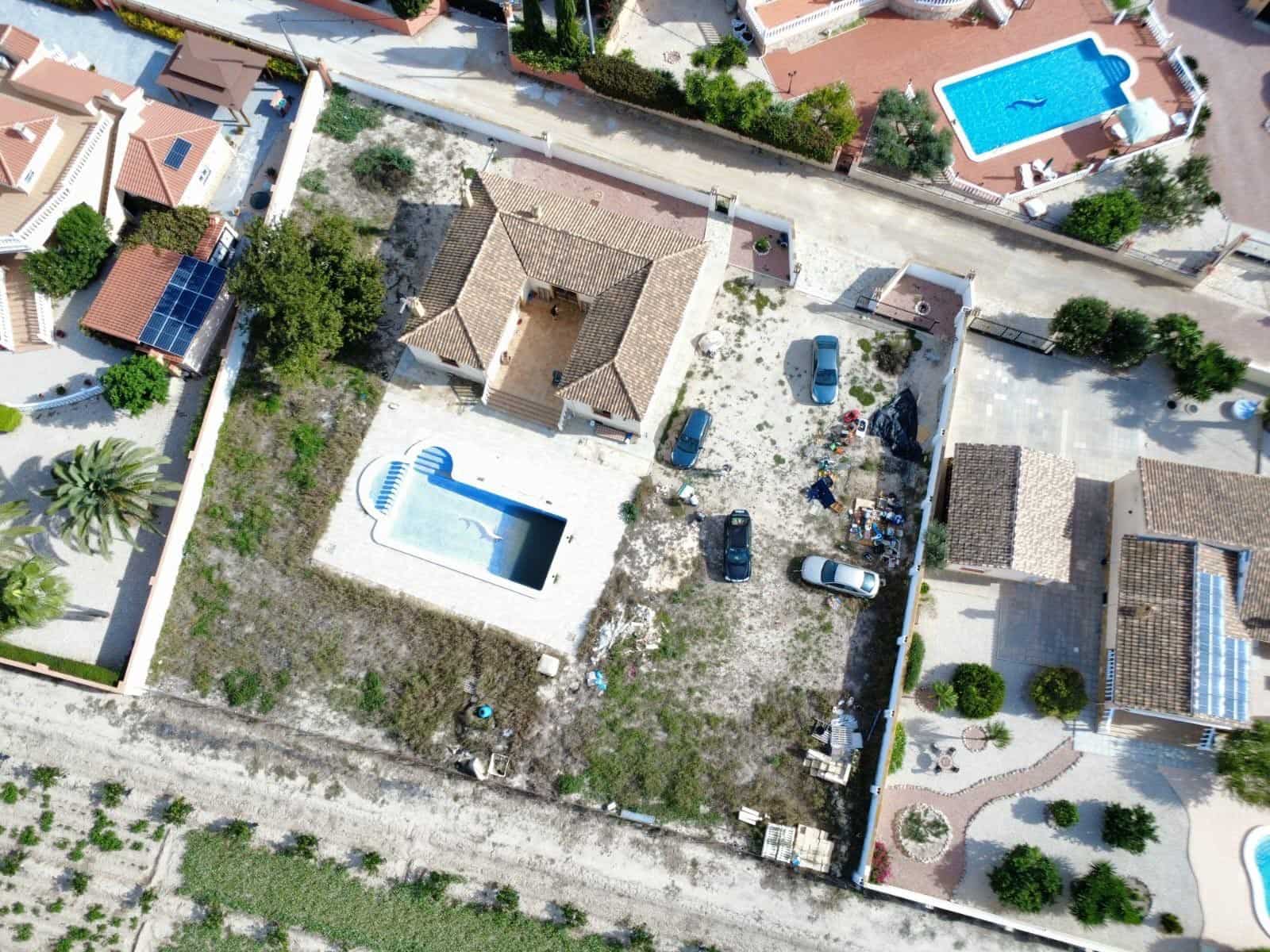 Chalet de 4 habitaciones en Catral en venta con piscina garaje - 340.000 € (Ref: 9630567)