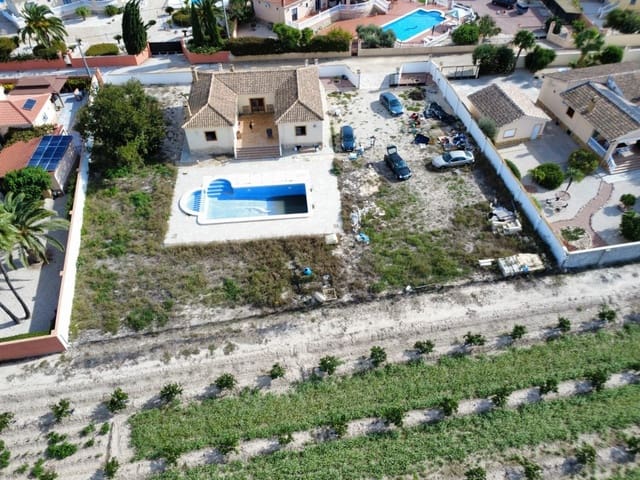 Chalet de 4 habitaciones en Catral en venta con piscina garaje - 340.000 € (Ref: 9630567)