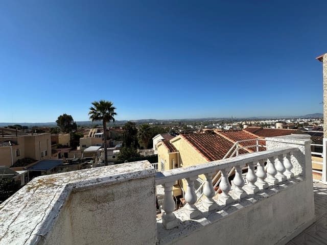 Chalet de 5 habitaciones en La Marina, Elche / Elx en venta con piscina garaje - 365.000 € (Ref: 9715633)