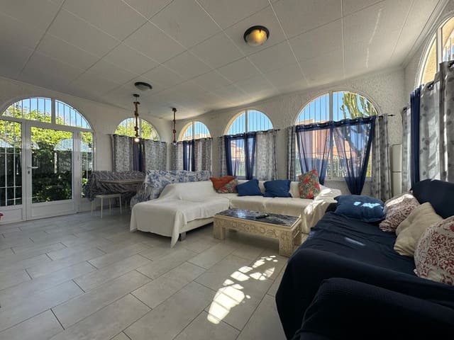 Chalet de 5 habitaciones en La Marina, Elche / Elx en venta con piscina garaje - 365.000 € (Ref: 9715633)