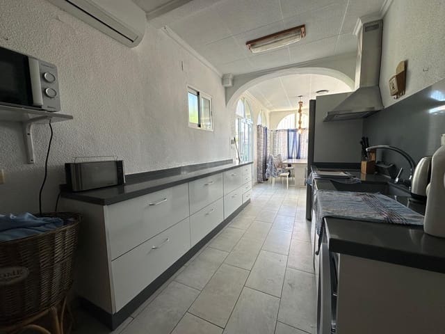 Chalet de 5 habitaciones en La Marina, Elche / Elx en venta con piscina garaje - 365.000 € (Ref: 9715633)