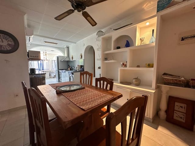 Chalet de 5 habitaciones en La Marina, Elche / Elx en venta con piscina garaje - 365.000 € (Ref: 9715633)