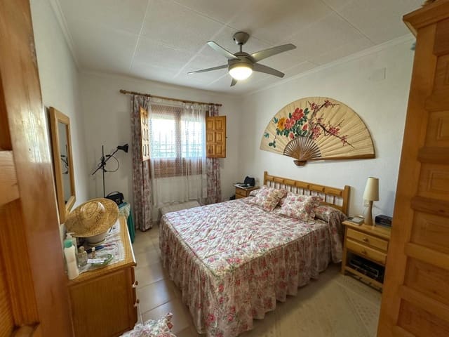 Chalet de 2 habitaciones en La Marina, Elche / Elx en venta con garaje - 165.000 € (Ref: 9740094)