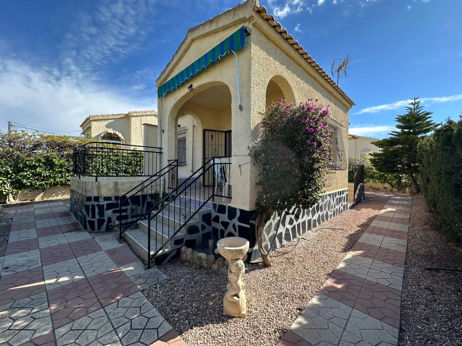 Chalet de 2 habitaciones en La Marina en venta con garaje - 165.000 € (Ref: 9740094)