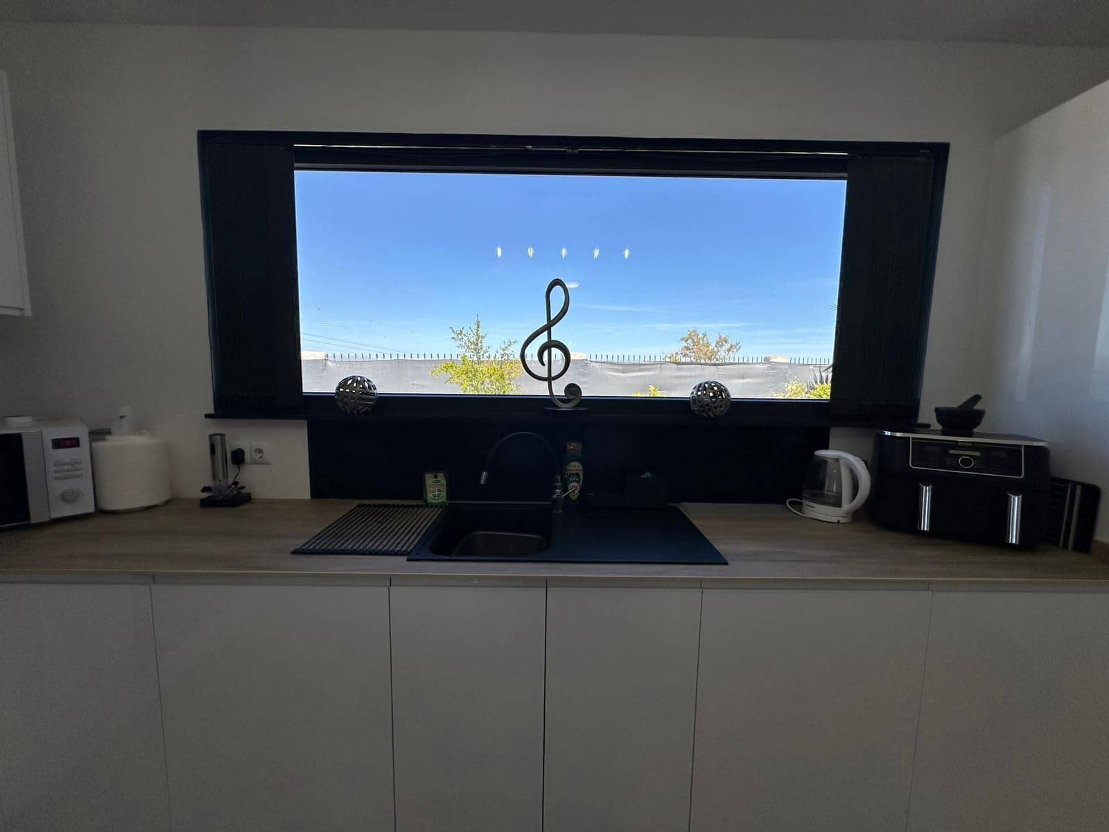 4 makuuhuone Huvila myytävänä paikassa La Marina mukana uima-altaan 
autotalli - 520 000 € (Ref: 9748404)