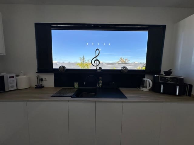 4 makuuhuone Huvila myytävänä paikassa La Marina, Elche / Elx mukana uima-altaan 
autotalli - 520 000 € (Ref: 9748404)