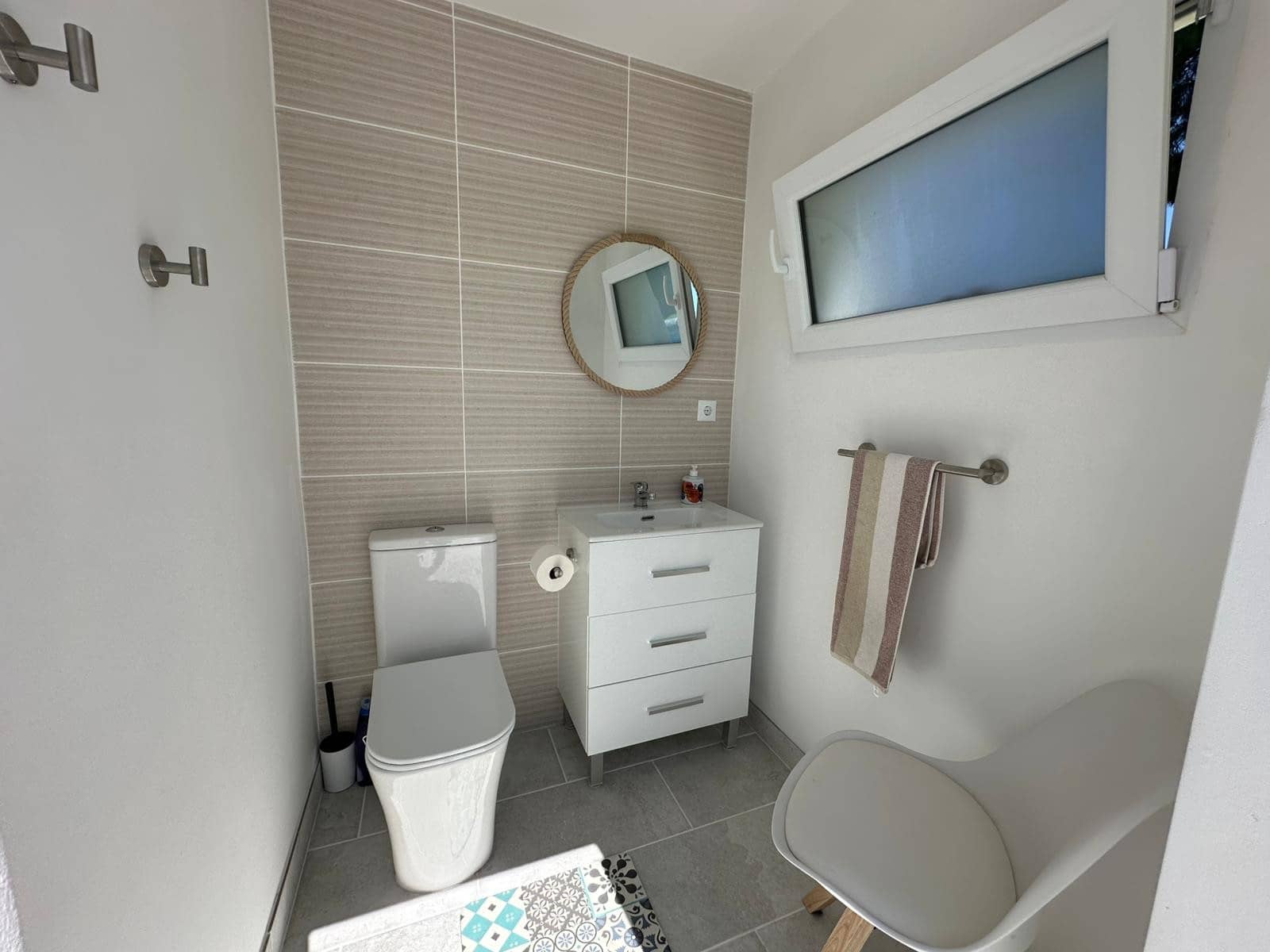 4 makuuhuone Huvila myytävänä paikassa La Marina mukana uima-altaan 
autotalli - 520 000 € (Ref: 9748404)