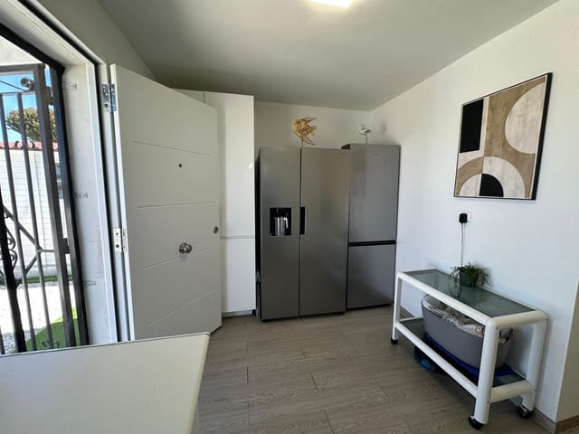 4 makuuhuone Huvila myytävänä paikassa La Marina, Elche / Elx mukana uima-altaan 
autotalli - 520 000 € (Ref: 9748404)