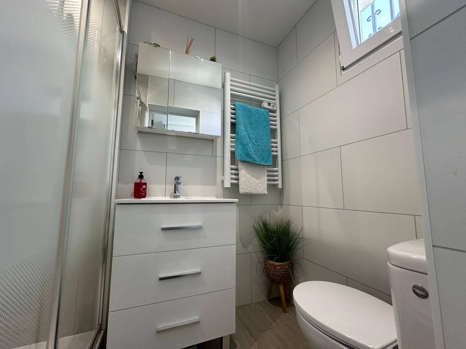 4 makuuhuone Huvila myytävänä paikassa La Marina mukana uima-altaan 
autotalli - 520 000 € (Ref: 9748404)