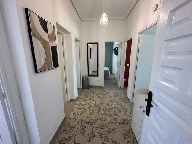 4 makuuhuone Huvila myytävänä paikassa La Marina, Elche / Elx mukana uima-altaan 
autotalli - 520 000 € (Ref: 9748404)