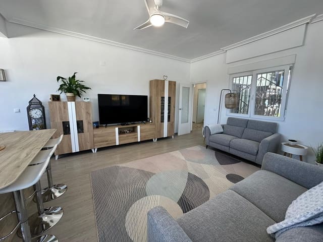 4 makuuhuone Huvila myytävänä paikassa La Marina, Elche / Elx mukana uima-altaan 
autotalli - 520 000 € (Ref: 9748404)