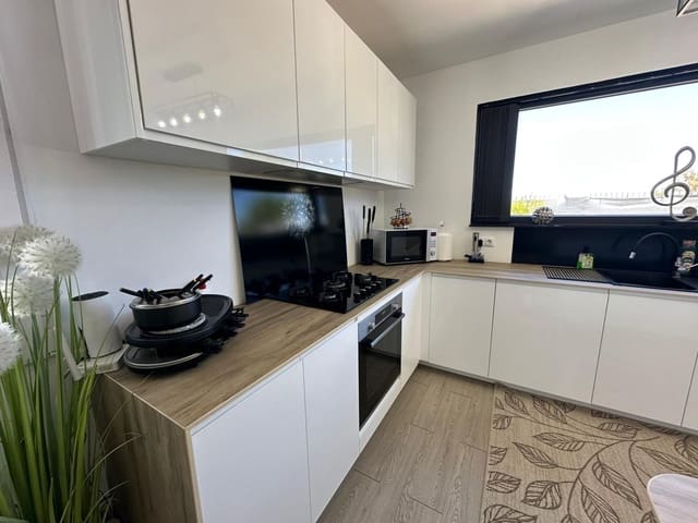 4 makuuhuone Huvila myytävänä paikassa La Marina, Elche / Elx mukana uima-altaan 
autotalli - 520 000 € (Ref: 9748404)