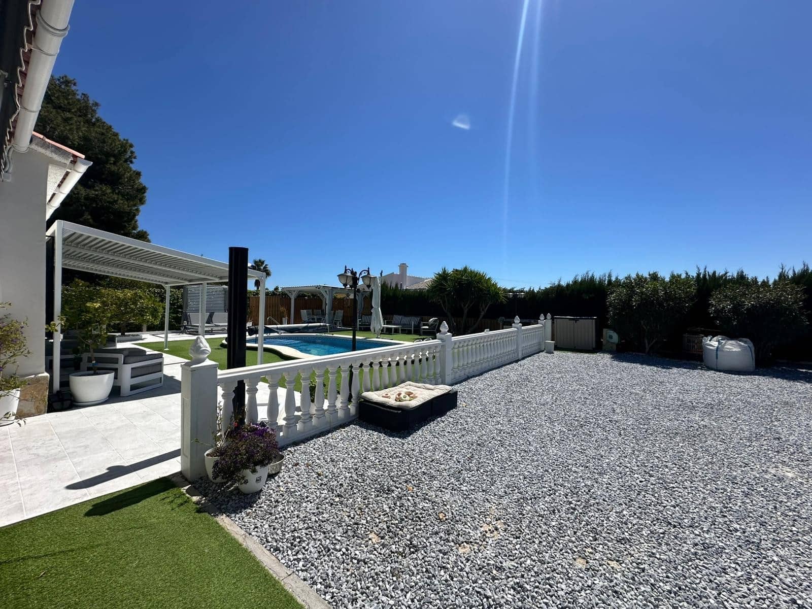 4 makuuhuone Huvila myytävänä paikassa La Marina mukana uima-altaan 
autotalli - 520 000 € (Ref: 9748404)