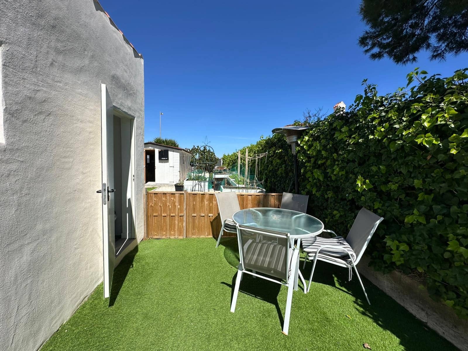 4 makuuhuone Huvila myytävänä paikassa La Marina mukana uima-altaan 
autotalli - 520 000 € (Ref: 9748404)