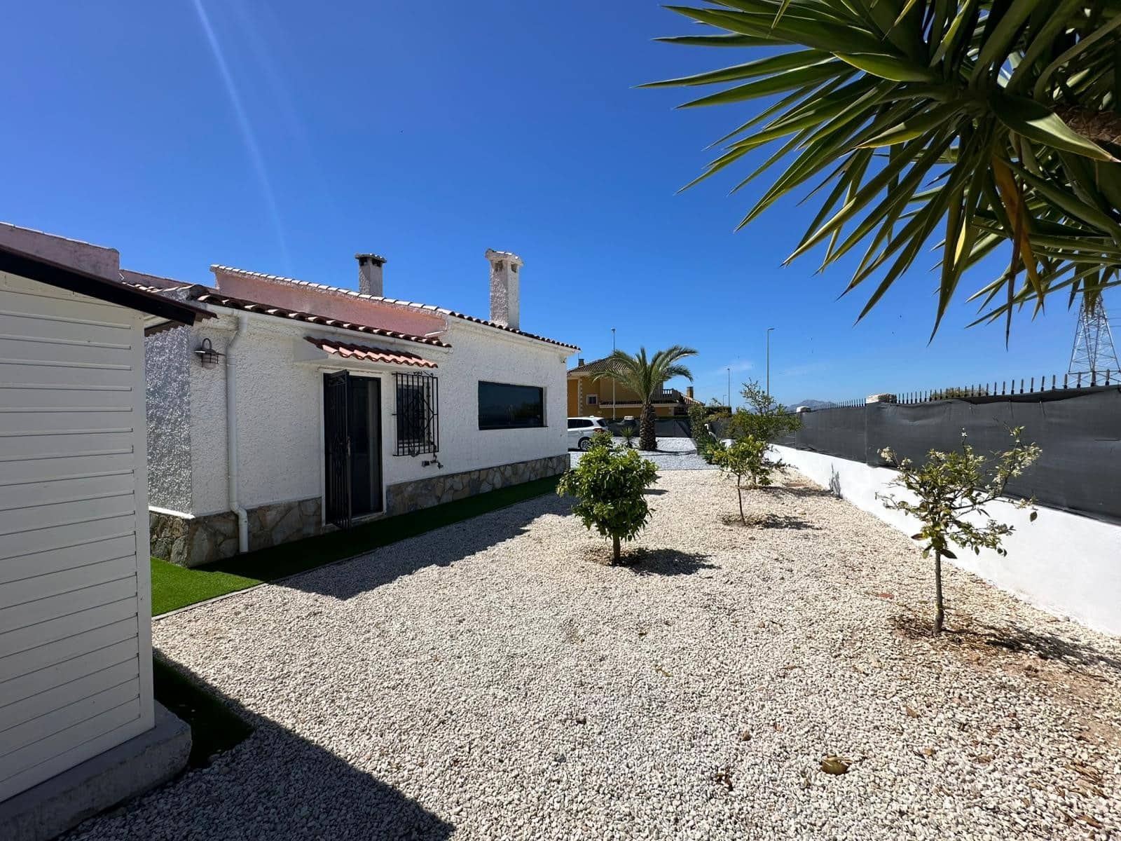 4 makuuhuone Huvila myytävänä paikassa La Marina mukana uima-altaan 
autotalli - 520 000 € (Ref: 9748404)