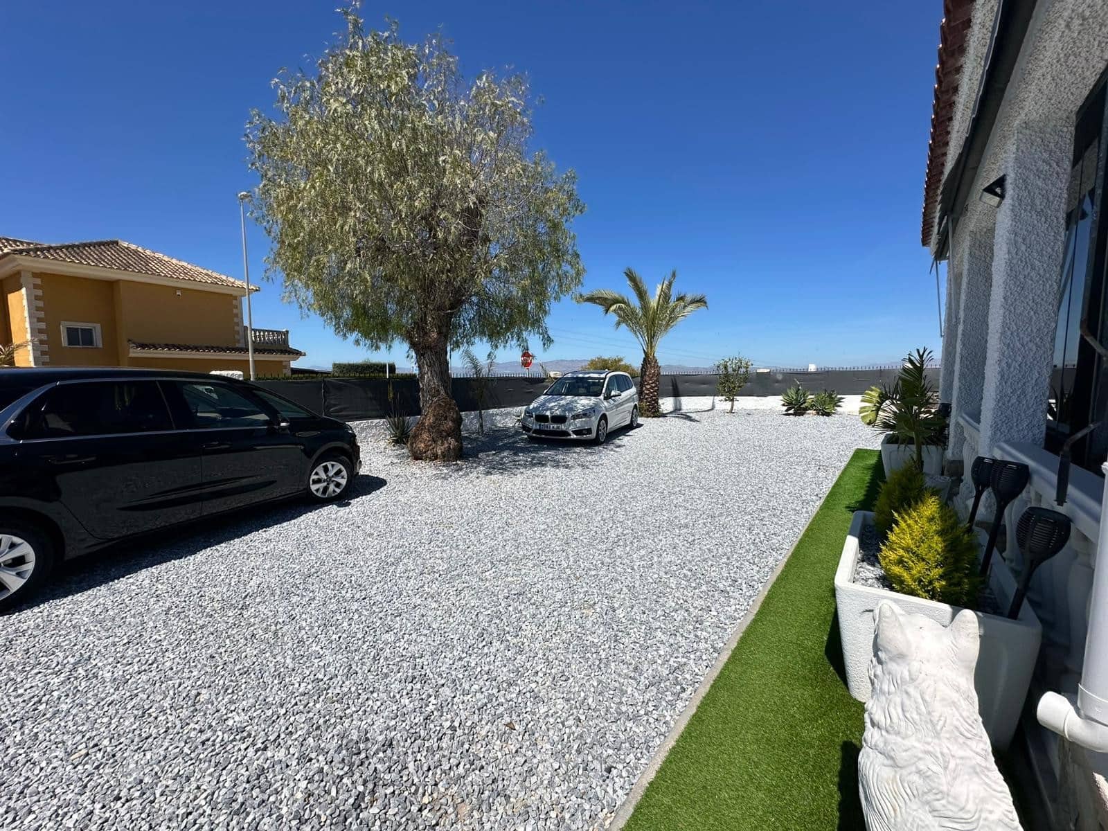 4 makuuhuone Huvila myytävänä paikassa La Marina mukana uima-altaan 
autotalli - 520 000 € (Ref: 9748404)