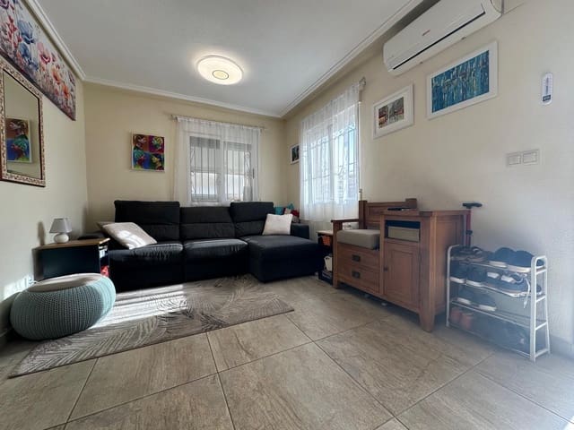 4 sypialnia Willa na sprzedaż w La Marina, Elche / Elx z basenem garażem - 238 000 € (Ref: 9757792)