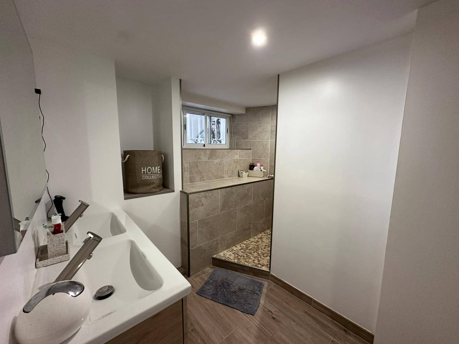 4 makuuhuone Huvila myytävänä paikassa La Marina mukana uima-altaan 
autotalli - 230 000 € (Ref: 9761295)