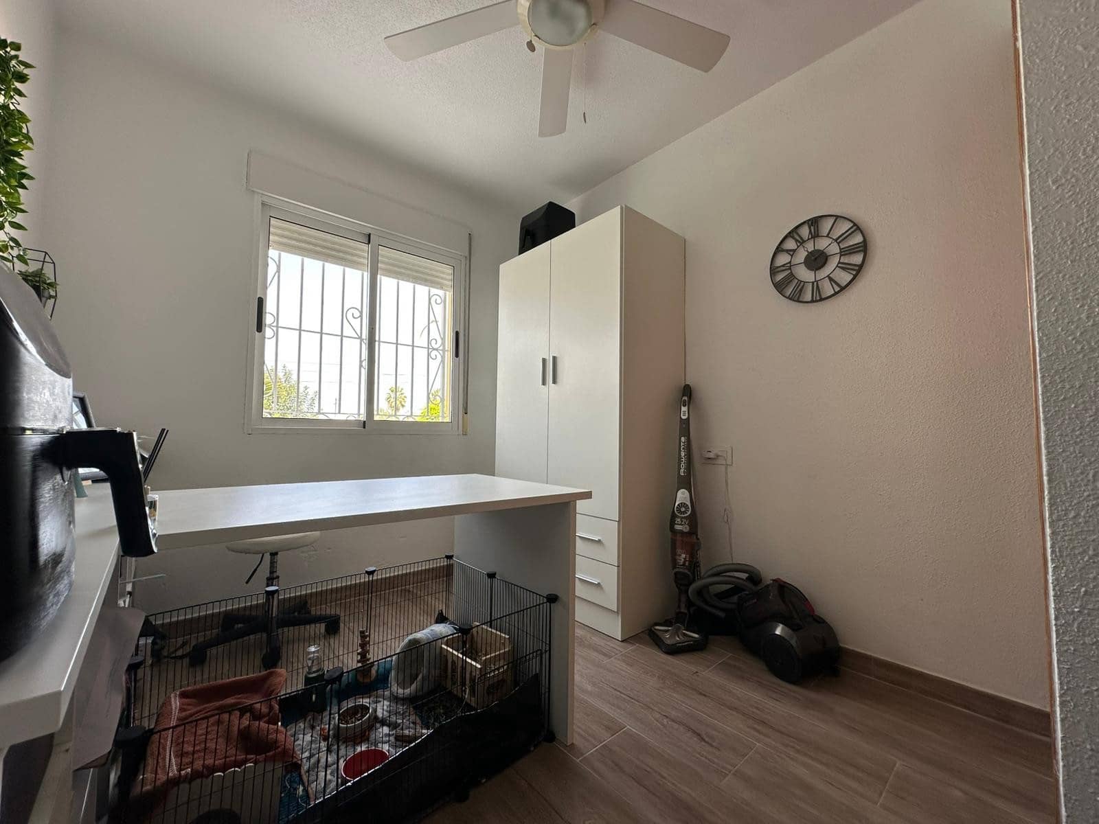 4 makuuhuone Huvila myytävänä paikassa La Marina mukana uima-altaan 
autotalli - 230 000 € (Ref: 9761295)