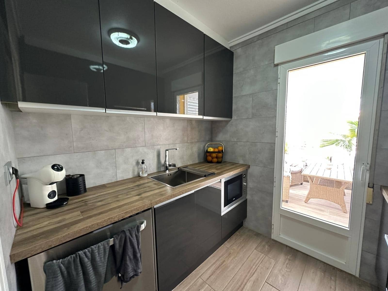 4 makuuhuone Huvila myytävänä paikassa La Marina mukana uima-altaan 
autotalli - 230 000 € (Ref: 9761295)