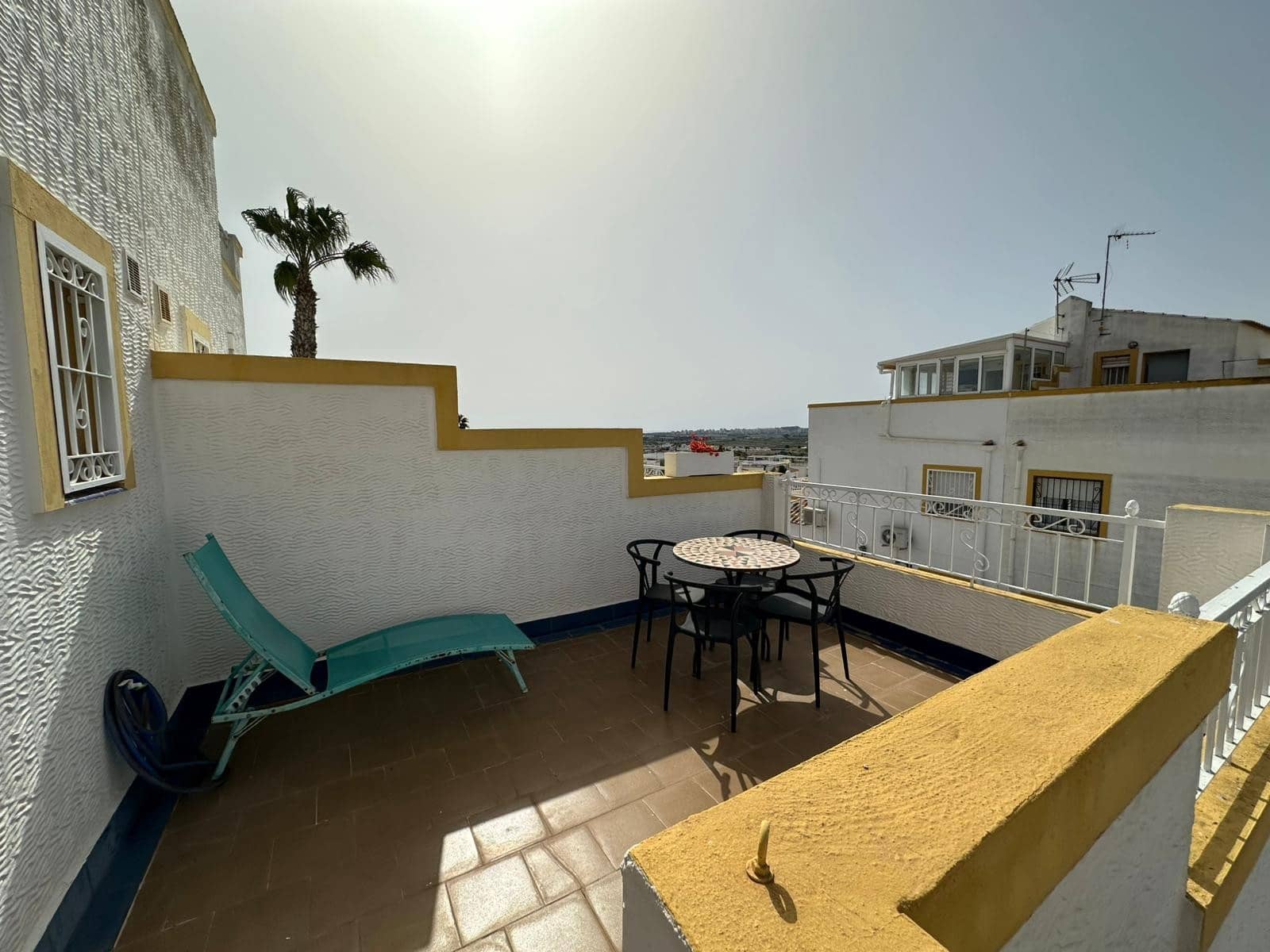 4 makuuhuone Huvila myytävänä paikassa La Marina mukana uima-altaan 
autotalli - 230 000 € (Ref: 9761295)