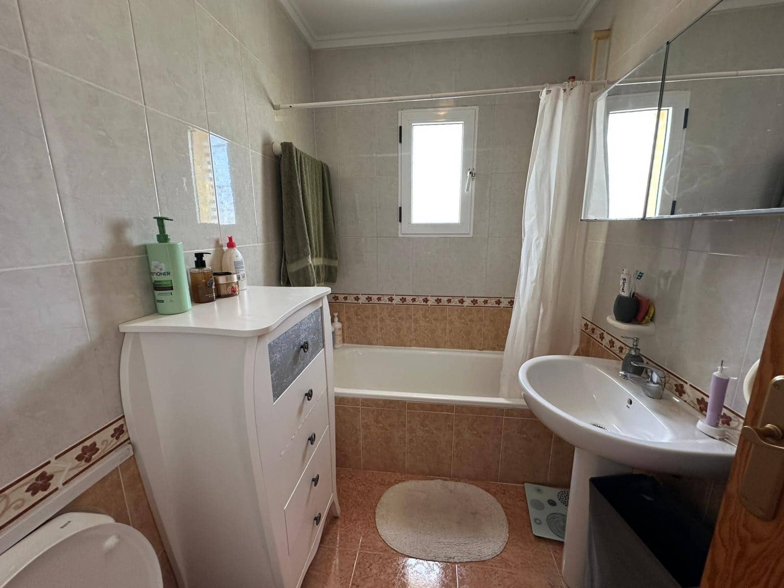 4 makuuhuone Huvila myytävänä paikassa La Marina mukana uima-altaan 
autotalli - 230 000 € (Ref: 9761295)