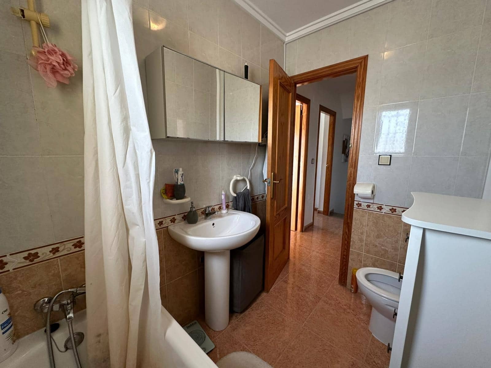 4 makuuhuone Huvila myytävänä paikassa La Marina mukana uima-altaan 
autotalli - 230 000 € (Ref: 9761295)