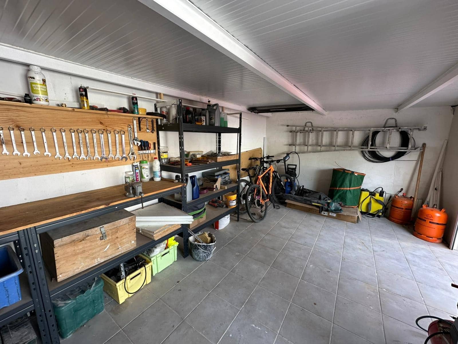 4 makuuhuone Huvila myytävänä paikassa La Marina mukana uima-altaan 
autotalli - 230 000 € (Ref: 9761295)