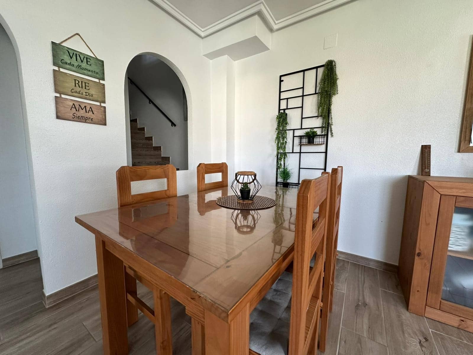 4 makuuhuone Huvila myytävänä paikassa La Marina mukana uima-altaan 
autotalli - 230 000 € (Ref: 9761295)