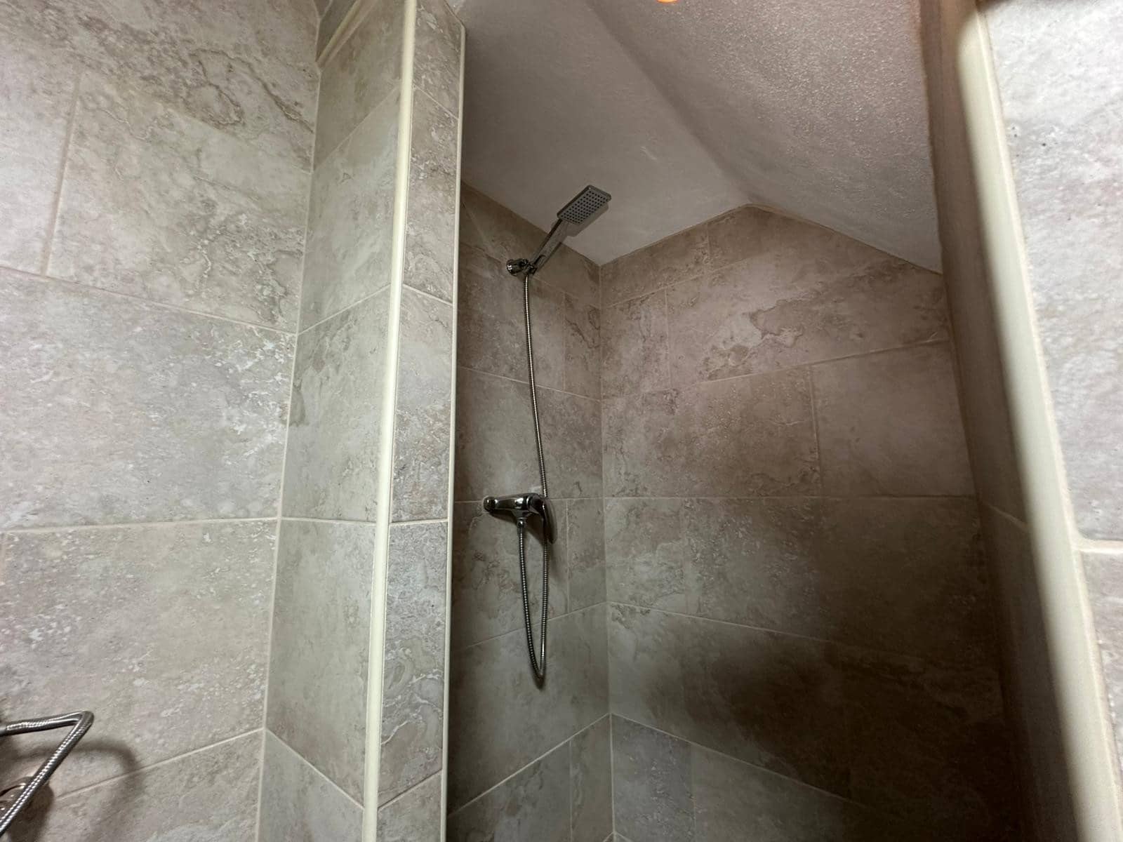 4 makuuhuone Huvila myytävänä paikassa La Marina mukana uima-altaan 
autotalli - 230 000 € (Ref: 9761295)