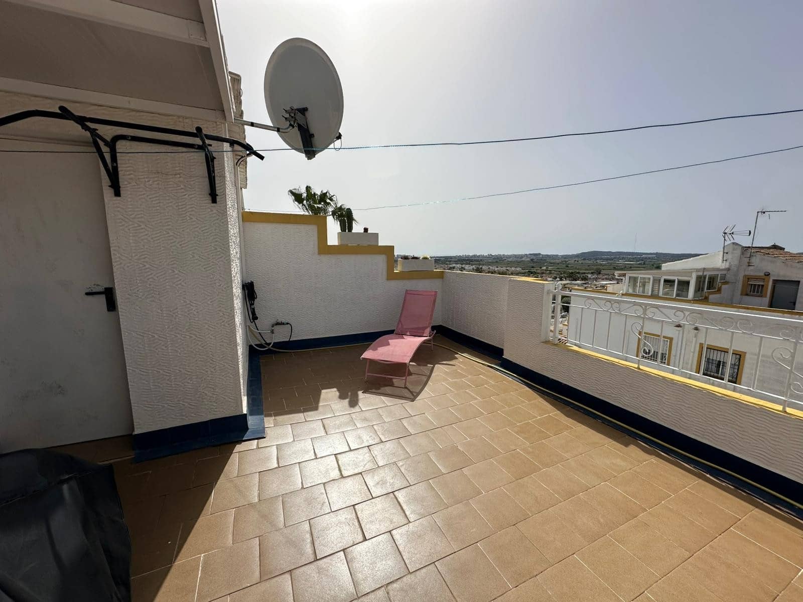 4 makuuhuone Huvila myytävänä paikassa La Marina mukana uima-altaan 
autotalli - 230 000 € (Ref: 9761295)