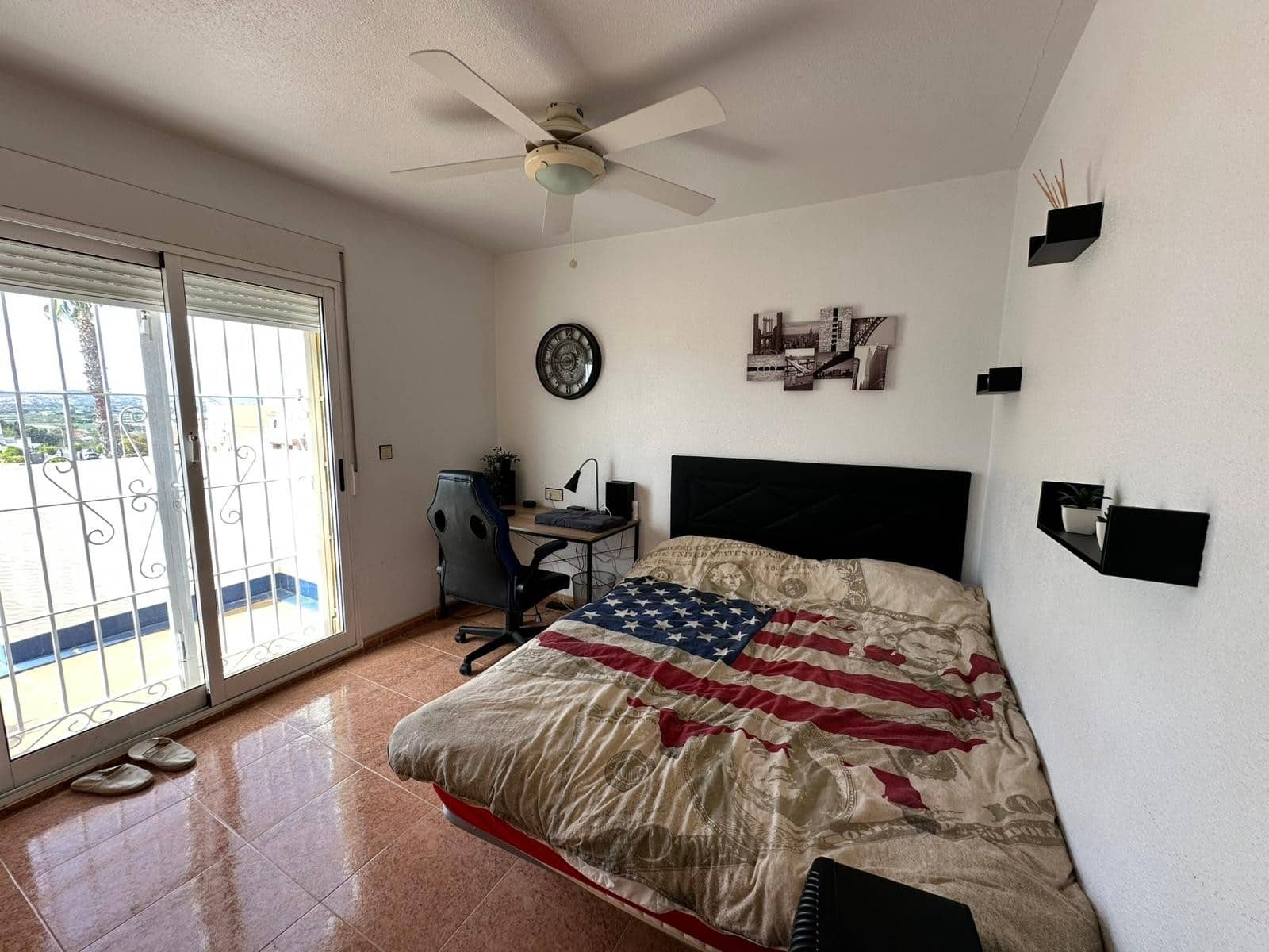 4 makuuhuone Huvila myytävänä paikassa La Marina mukana uima-altaan 
autotalli - 230 000 € (Ref: 9761295)