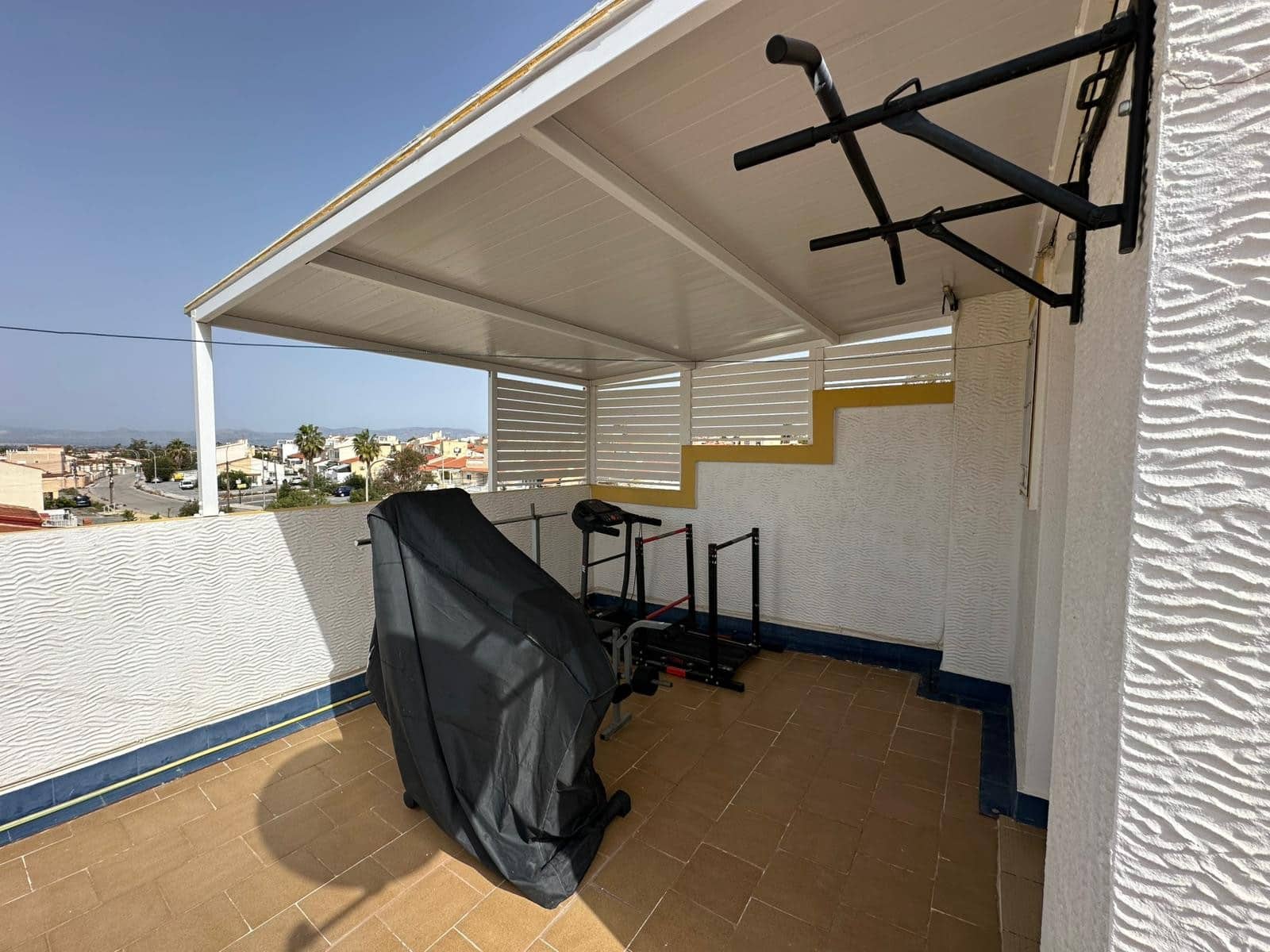 4 makuuhuone Huvila myytävänä paikassa La Marina mukana uima-altaan 
autotalli - 230 000 € (Ref: 9761295)