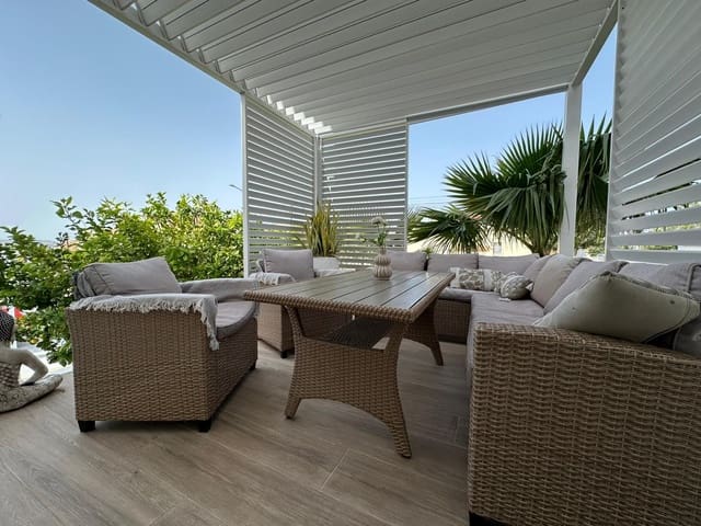 4 soveværelse Villa til salg i La Marina, Elche / Elx med swimmingpool garage - € 230.000 (Ref: 9761295)