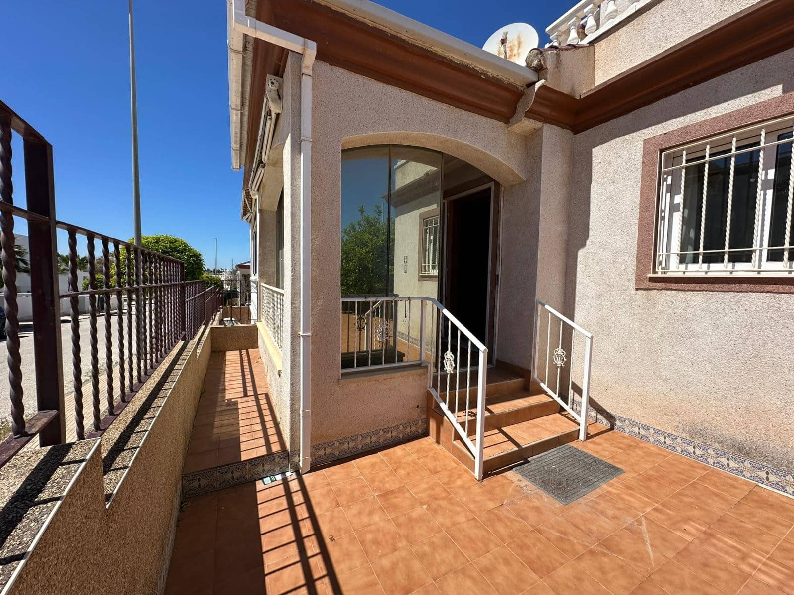 3 soveværelse Villa til salg i La Marina med swimmingpool garage - € 180.000 (Ref: 9779074)