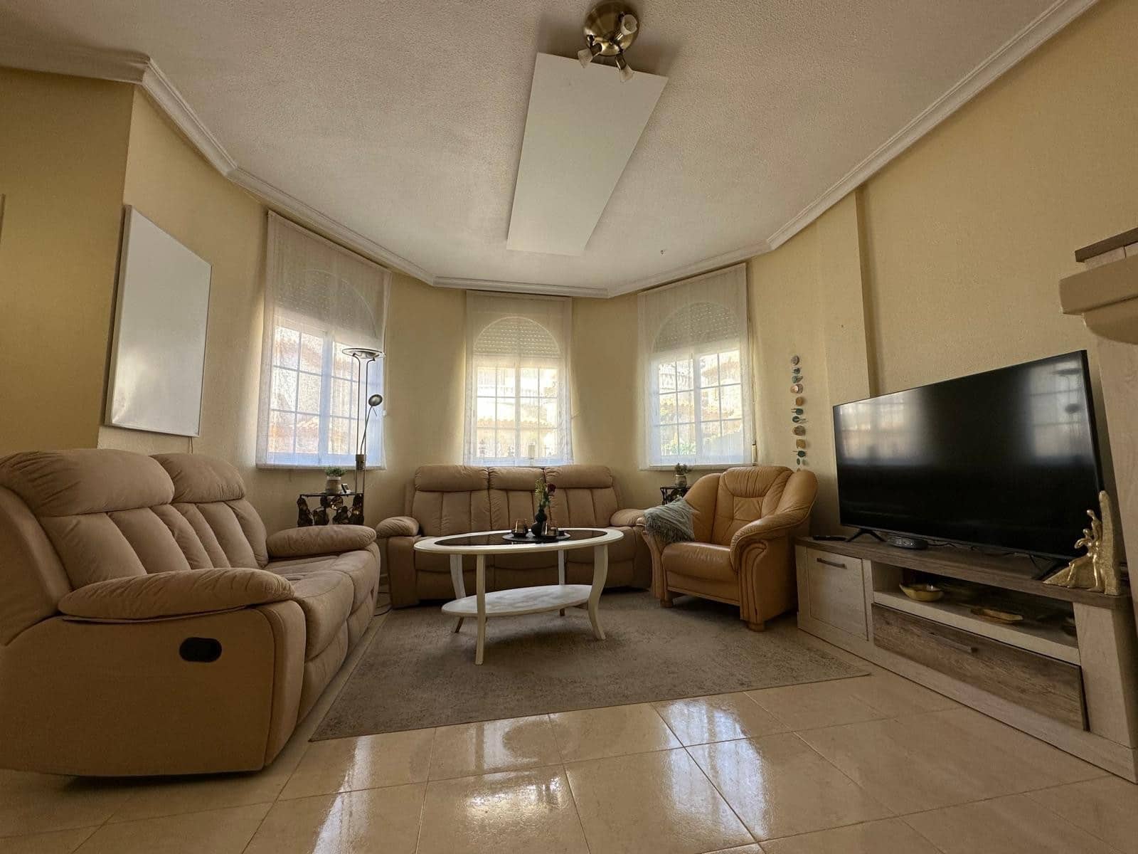 3 bedroom Villa for sale in La Marina with pool - € 195,000 (Ref: 9781119)