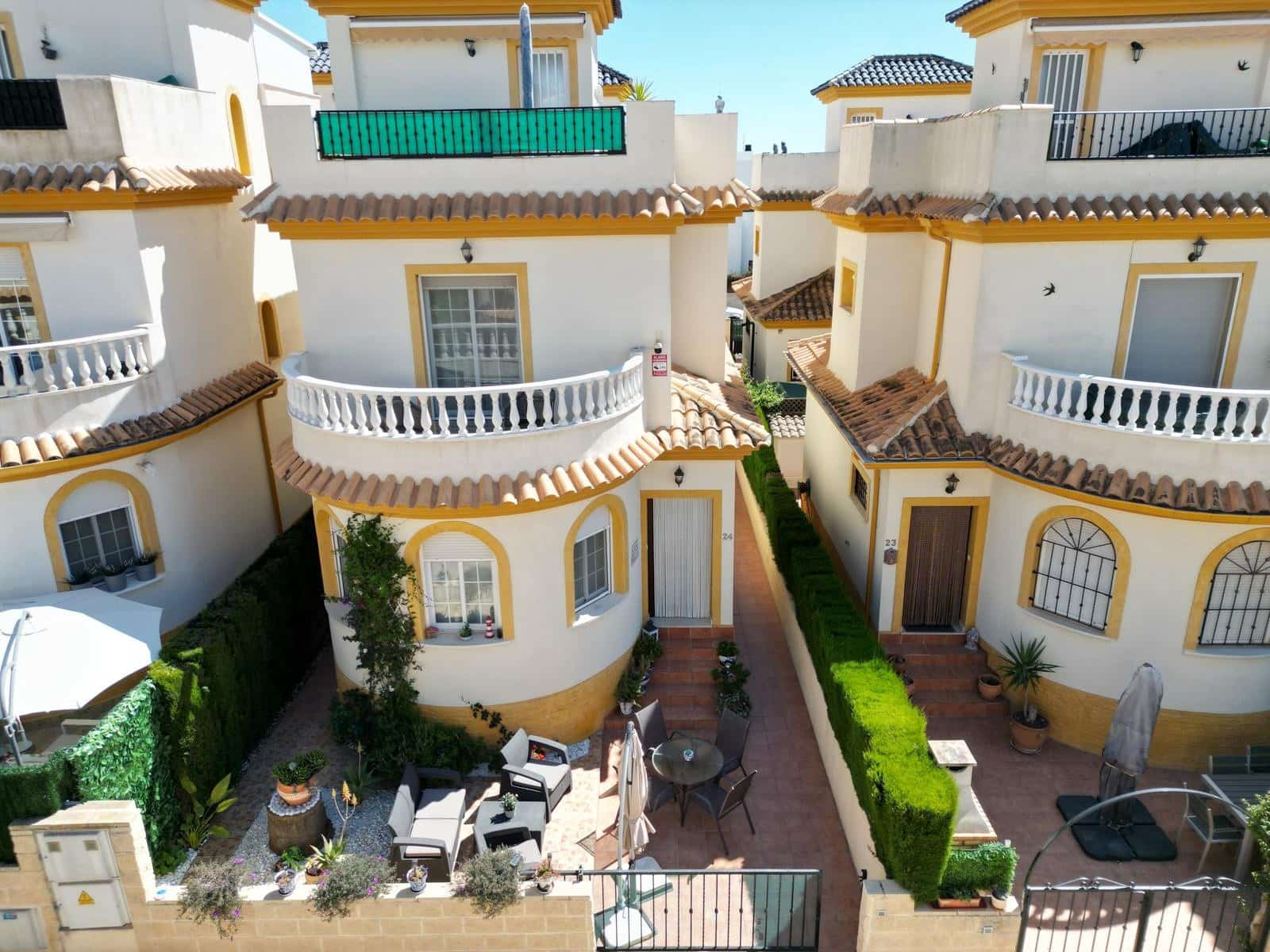 3 bedroom Villa for sale in La Marina with pool - € 195,000 (Ref: 9781119)