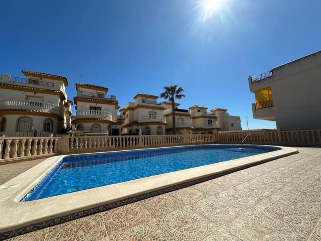 3 soveværelse Villa til salg i La Marina, Elche / Elx med swimmingpool - € 195.000 (Ref: 9781119)