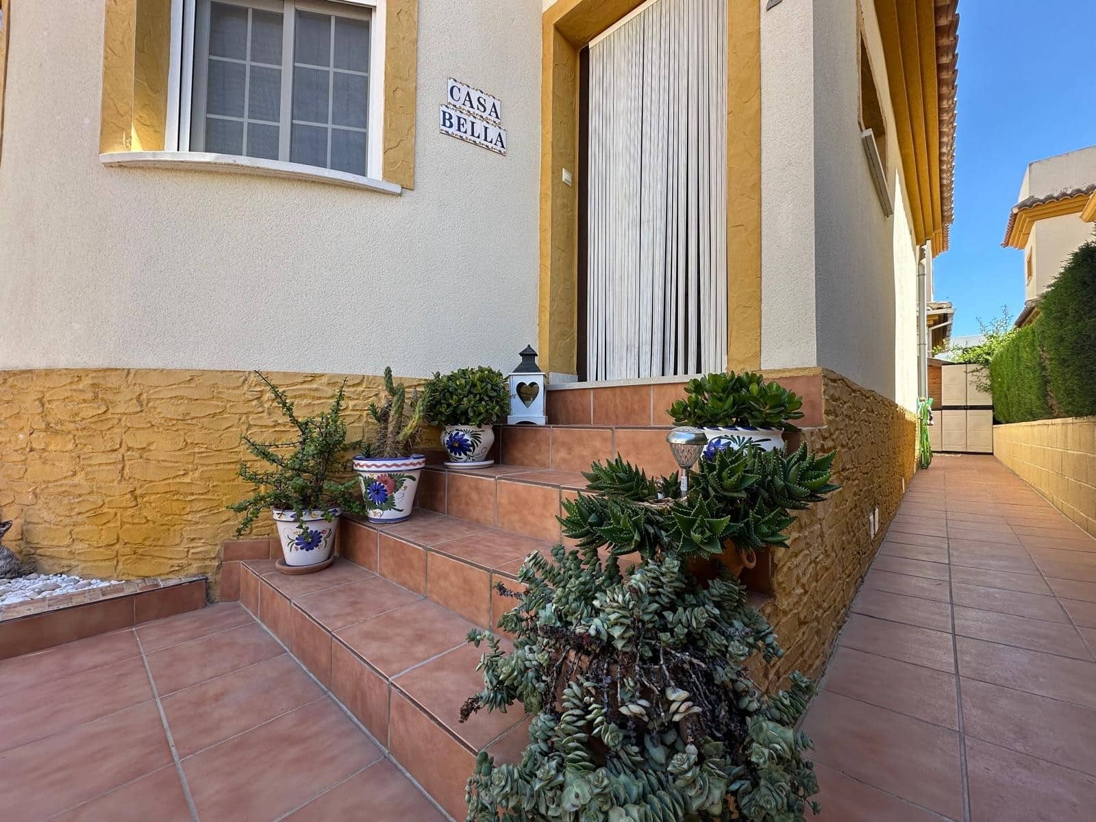 3 bedroom Villa for sale in La Marina with pool - € 195,000 (Ref: 9781119)