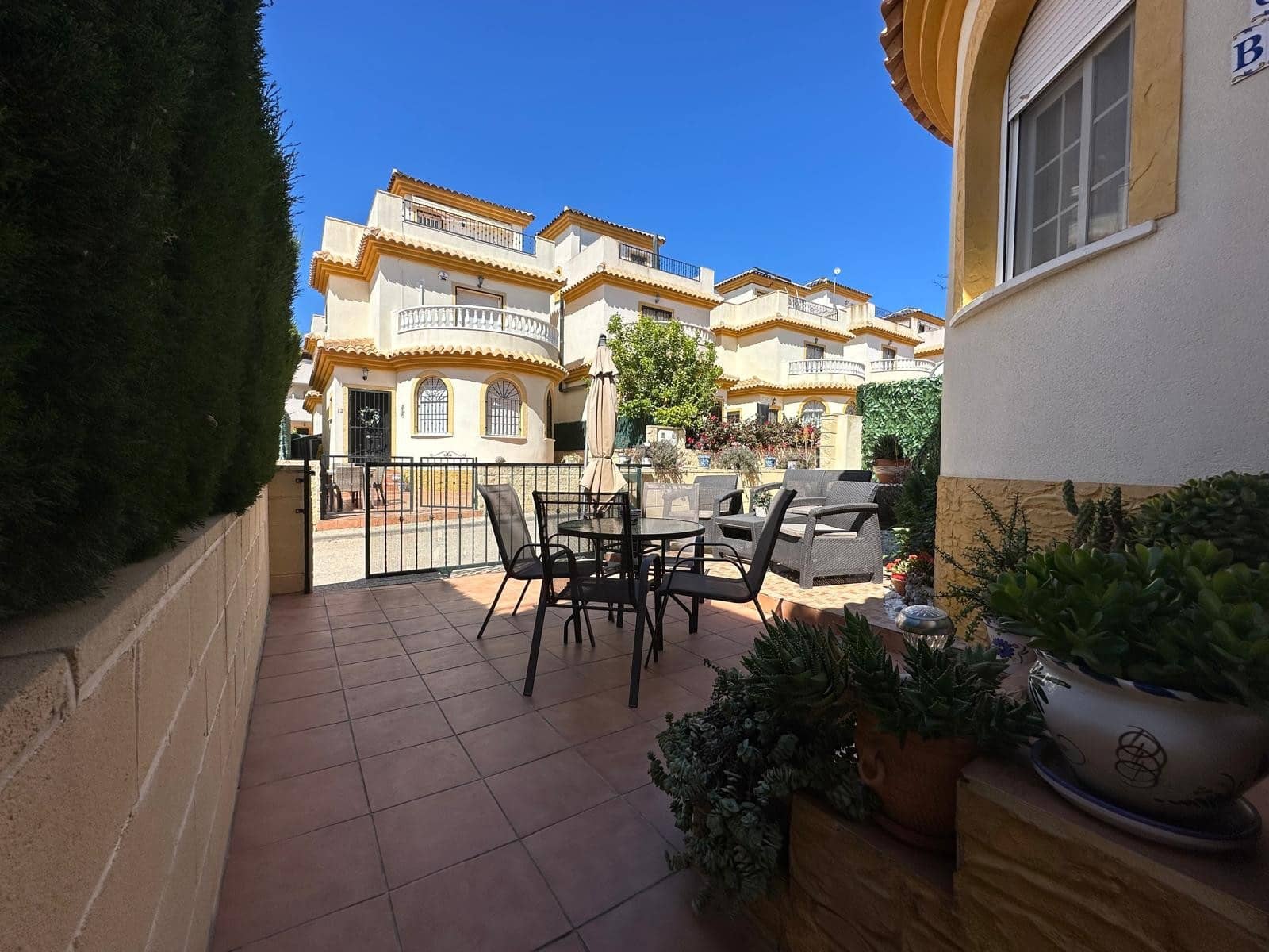 3 bedroom Villa for sale in La Marina with pool - € 195,000 (Ref: 9781119)